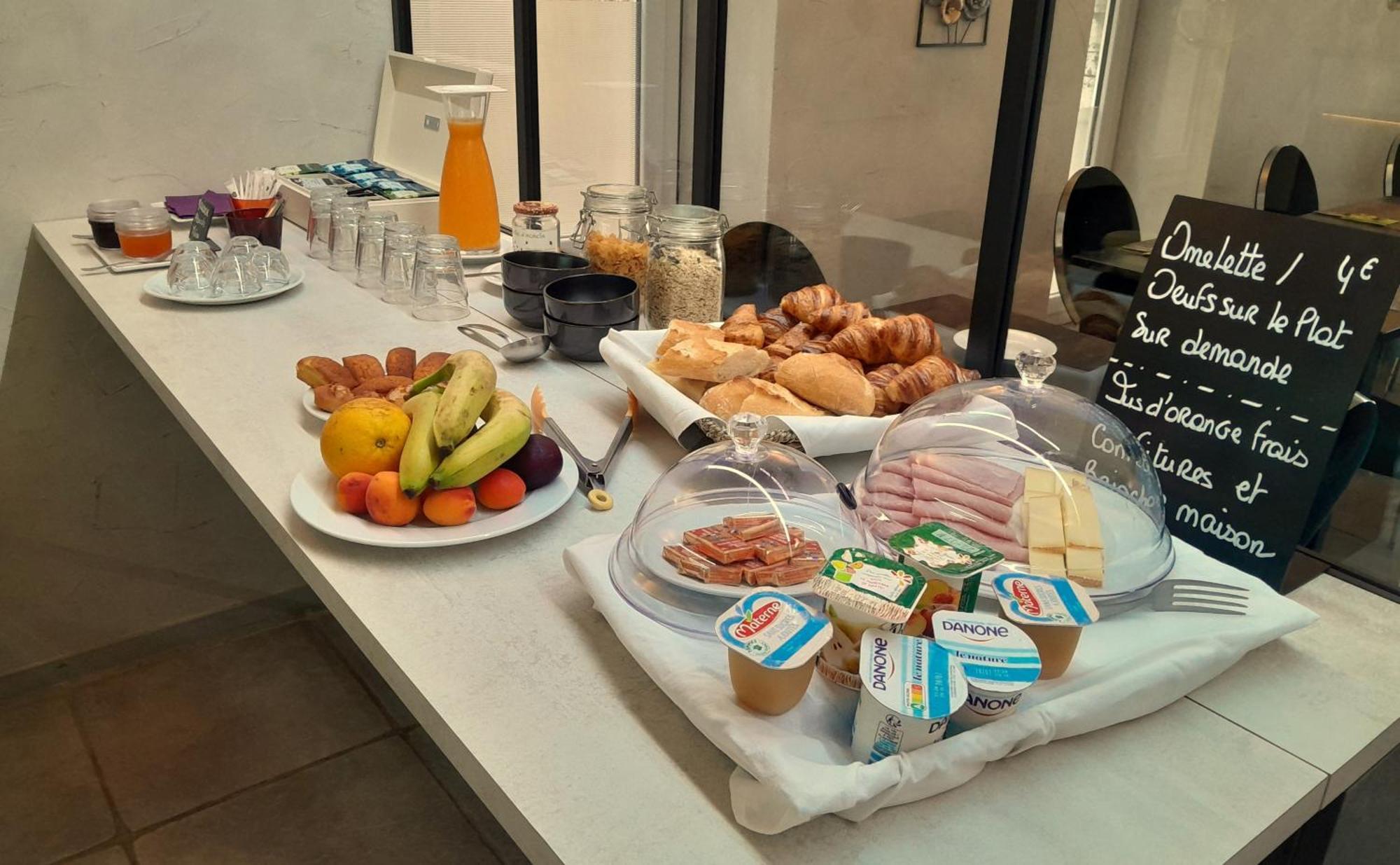 Hotel Restaurant Le Saint Augustin Екстер'єр фото